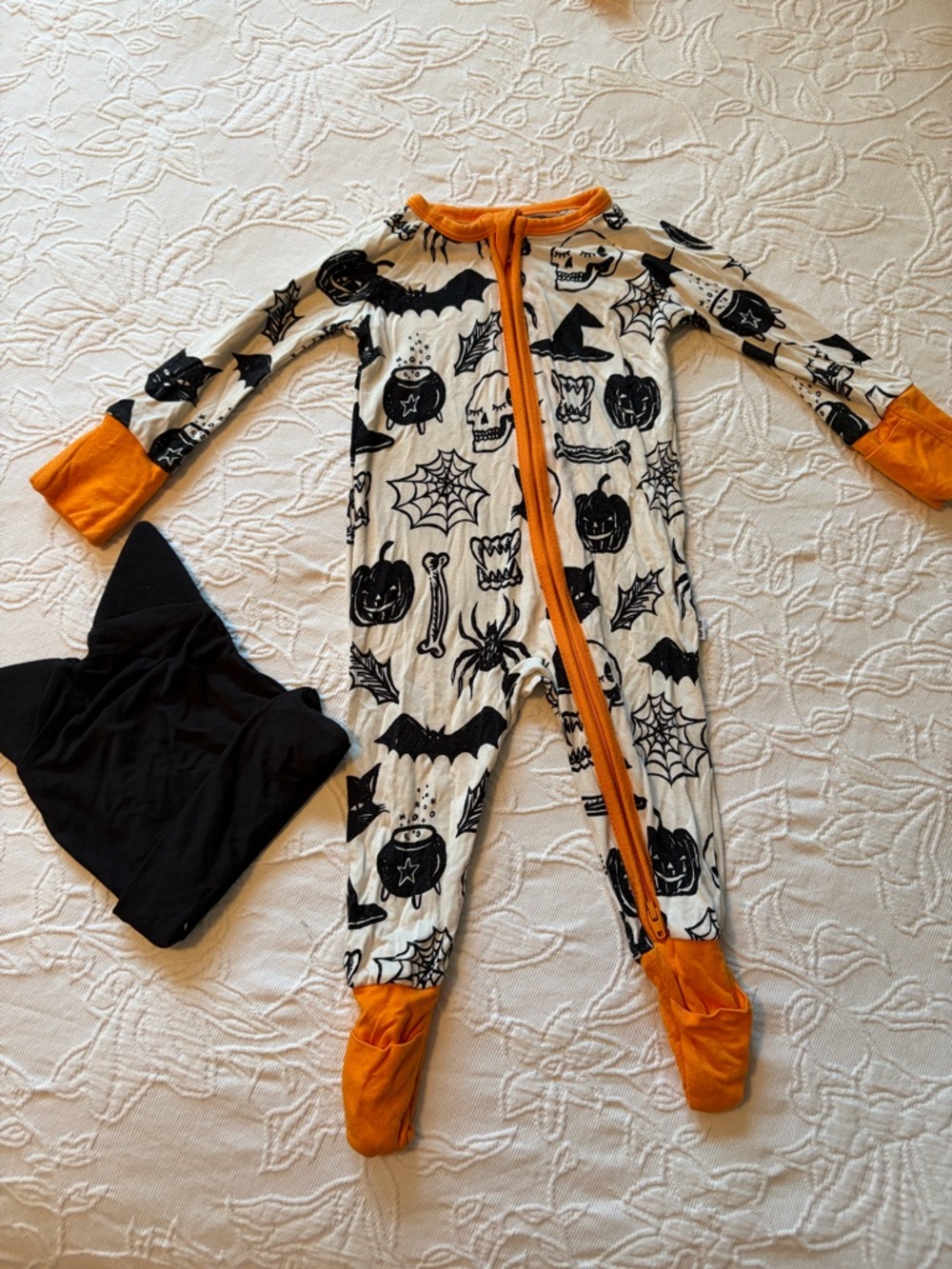Little sleepies Halloween Print One-Piece with Orange pajamas 0-3m with cat hat
